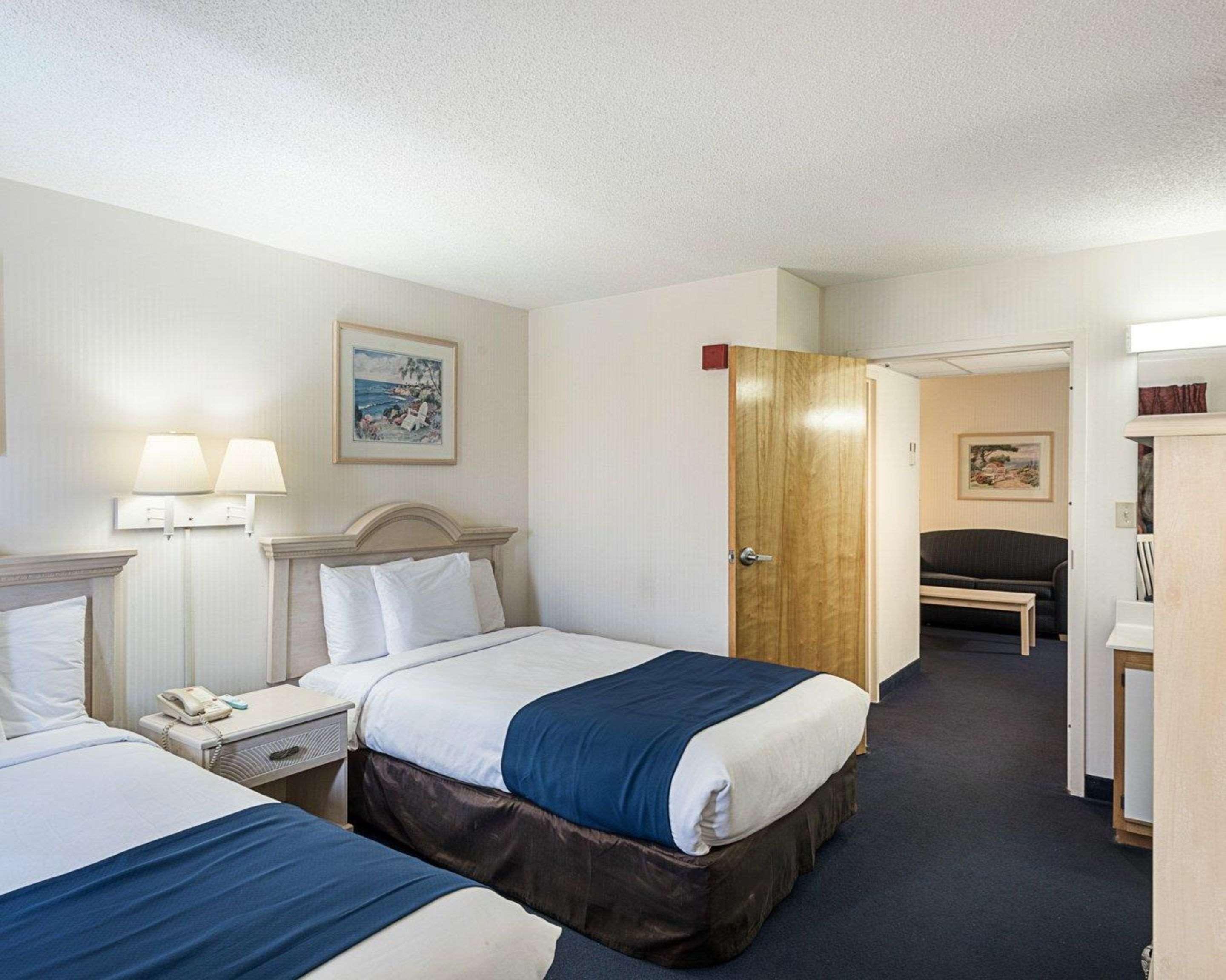 Econo Lodge Inn & Suites Rehoboth Beach Exterior photo