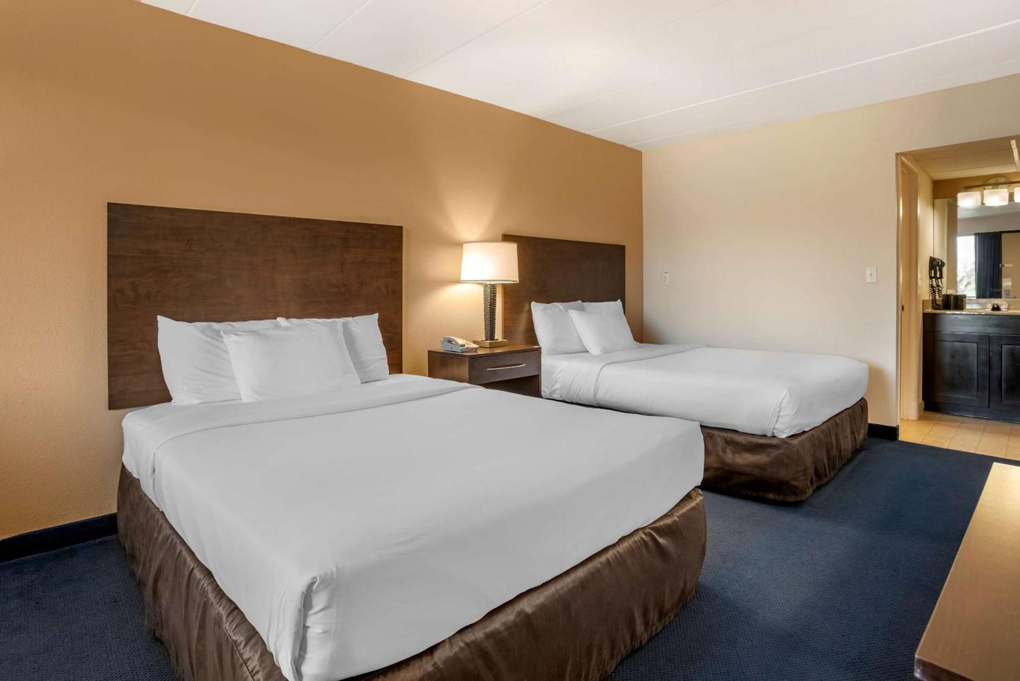 Econo Lodge Inn & Suites Rehoboth Beach Exterior photo